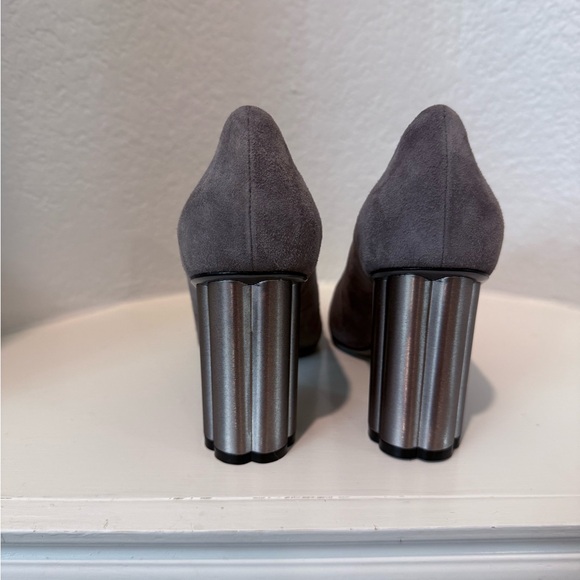 Ferragamo Grey suede leather “Lucca” pumps. Authentic. US Size 5.5 - Picture 7 of 16